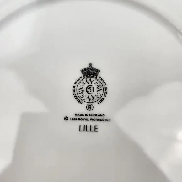 1999 Royal Worcester LILLE Bone China 9" Luncheon Plate w Blue Gold Flowers NWOT - Picture 4 of 4